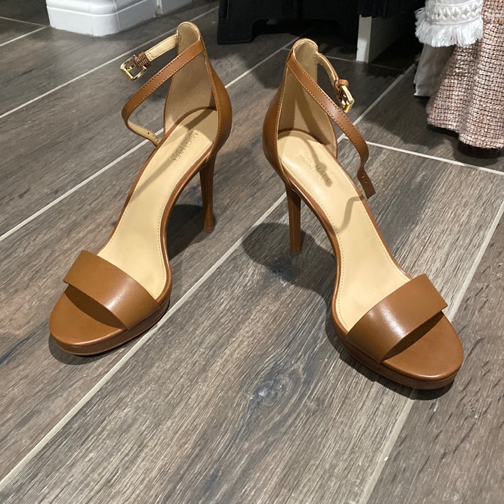 MICHEAL Michael Kors tan platform sandals